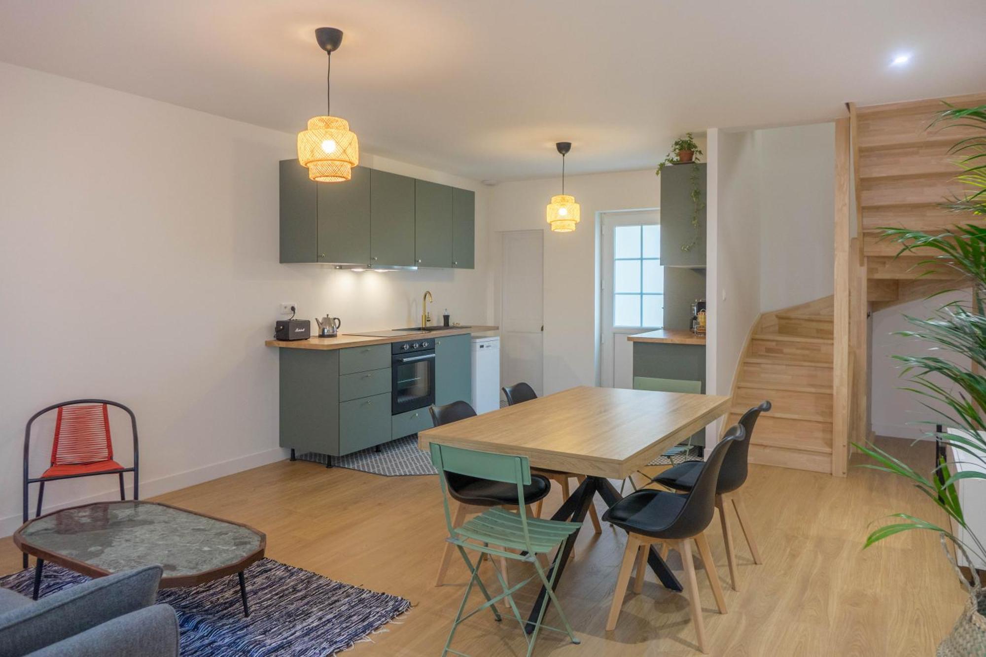 Beau Quartier Et Central, Maison Spacieuse Avec Cour, 3 Chambres, 3 Salles De Bains A 10 Min A Pied De La Gare Orléans Exterior foto